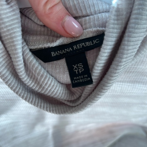 Banana Republic Gray Long Sleeve Tee - Picture 4 of 5